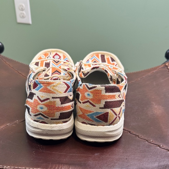2 pair Aztec Patterned canvas Shoes 10 - Picture 5 of 15